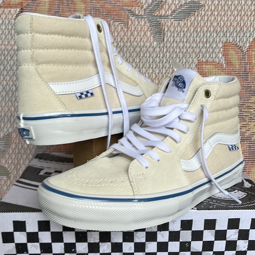 Vans Men’s Skate Sk8-Hi
(Raw Canvas)Classic White
VN0A5FCCACV
Sneakers